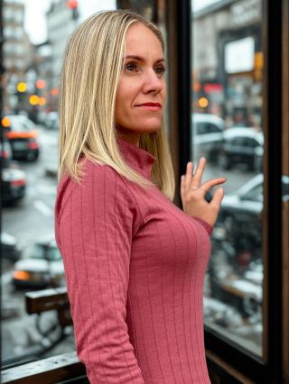 ✨ Úzké šaty z pointelle… Nebyl to původně plán. Ale vy jste si o ně řekly — a tak jsme je pro vás jednoduše ušili. ❤...